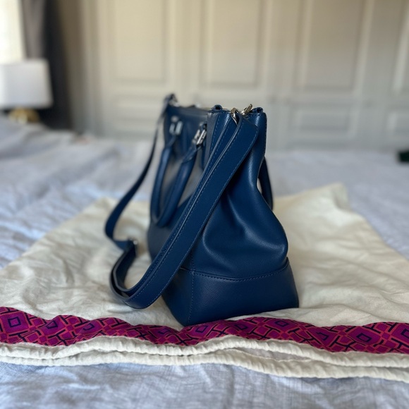 Tory Burch Large Double zip Robinson Satchel, navy blue saffiano leather - Picture 5 of 9